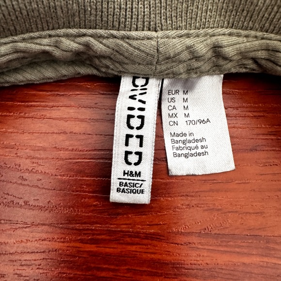 Halter cropped top - Picture 3 of 3